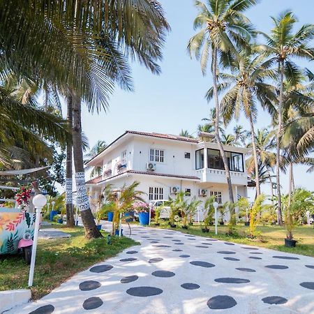 White House In Goa, Truly Amazing Experience Bed and Breakfast Saligao Esterno foto