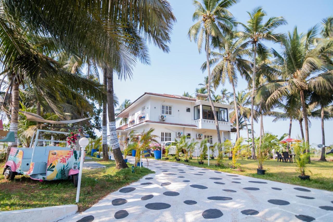 White House In Goa, Truly Amazing Experience Bed and Breakfast Saligao Esterno foto