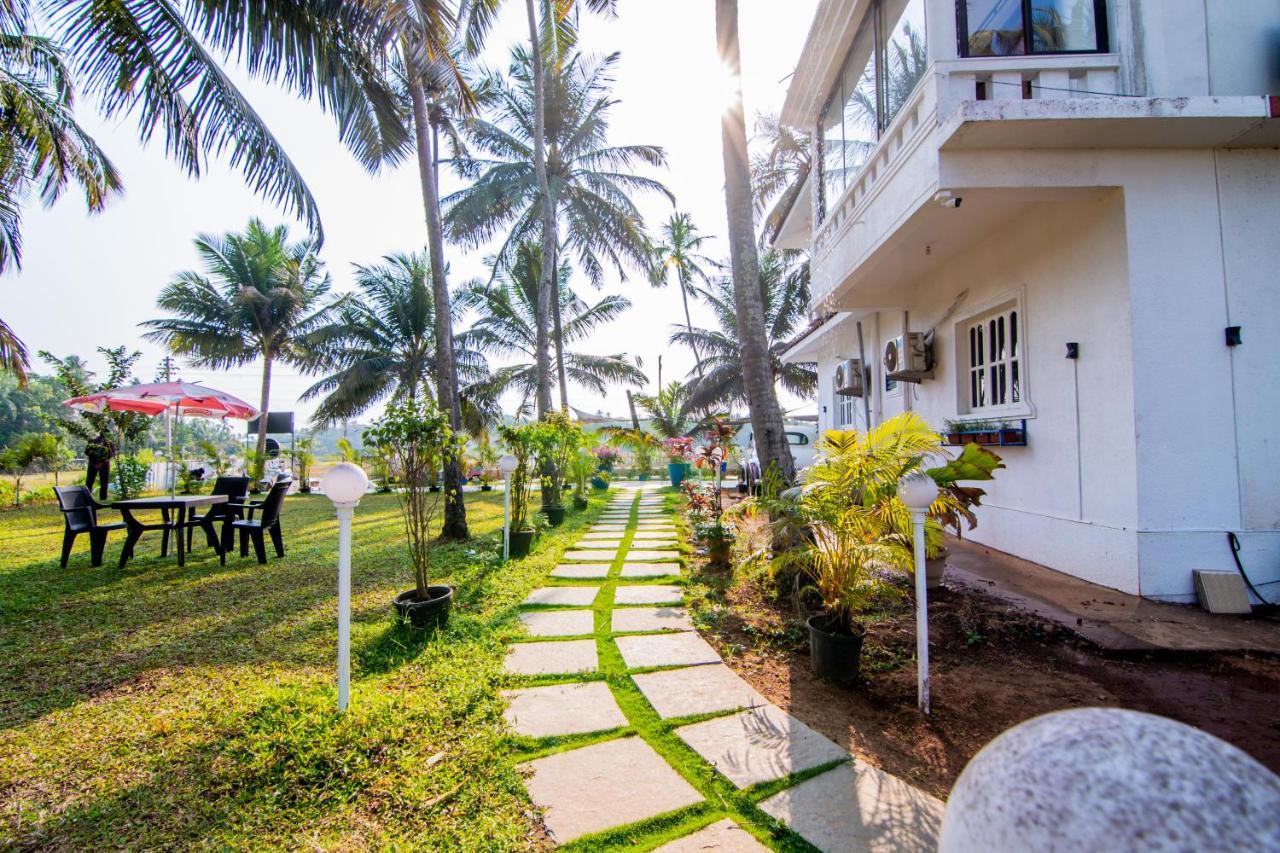 White House In Goa, Truly Amazing Experience Bed and Breakfast Saligao Esterno foto