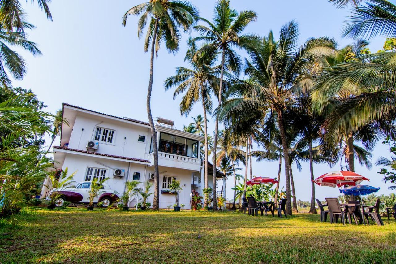 White House In Goa, Truly Amazing Experience Bed and Breakfast Saligao Esterno foto