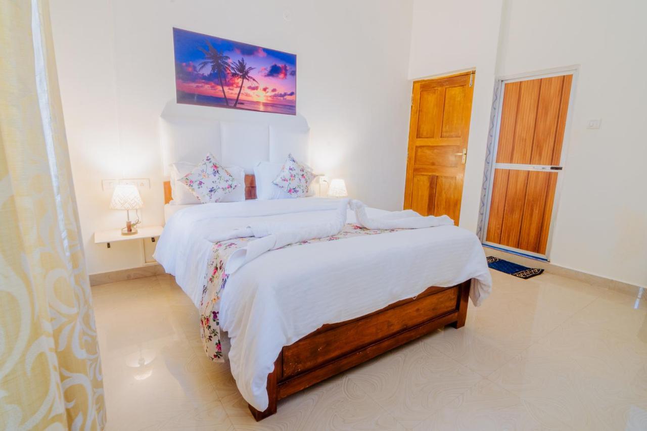 White House In Goa, Truly Amazing Experience Bed and Breakfast Saligao Esterno foto
