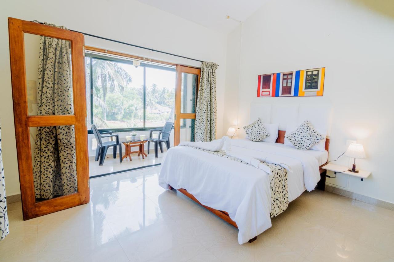 White House In Goa, Truly Amazing Experience Bed and Breakfast Saligao Esterno foto