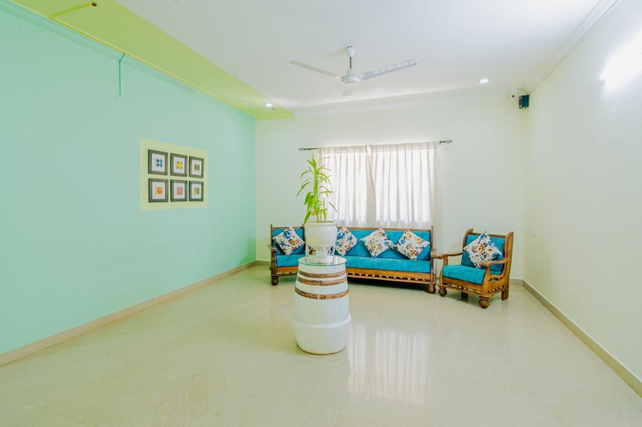 White House In Goa, Truly Amazing Experience Bed and Breakfast Saligao Esterno foto