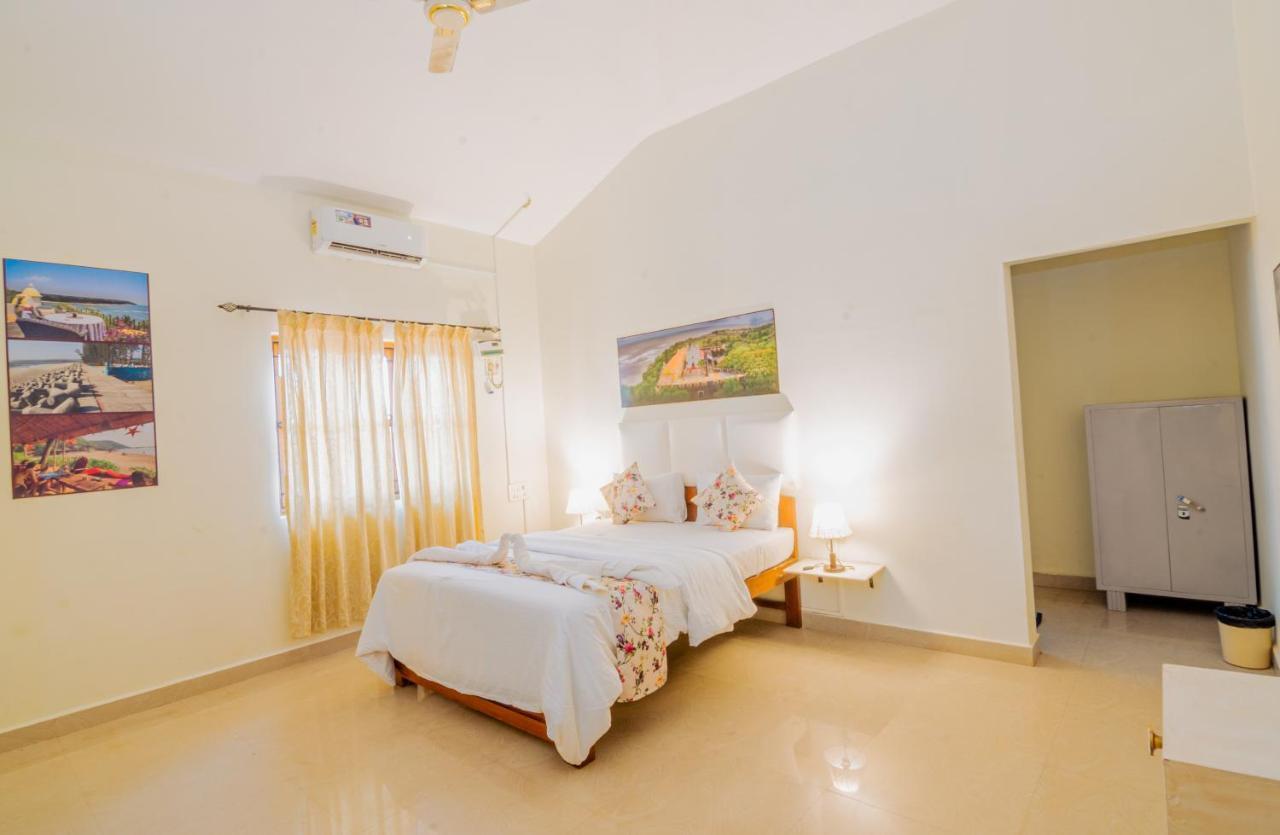 White House In Goa, Truly Amazing Experience Bed and Breakfast Saligao Esterno foto