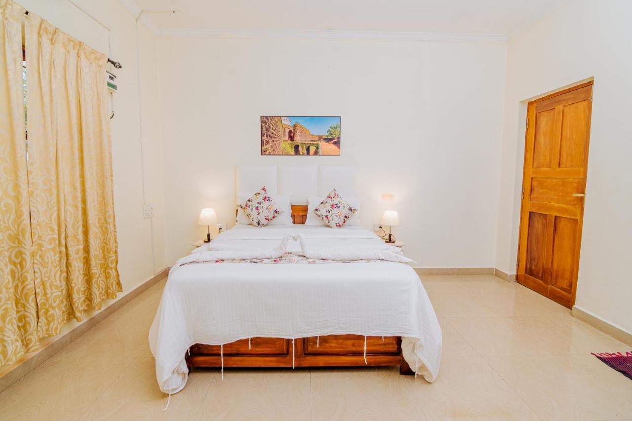 White House In Goa, Truly Amazing Experience Bed and Breakfast Saligao Esterno foto