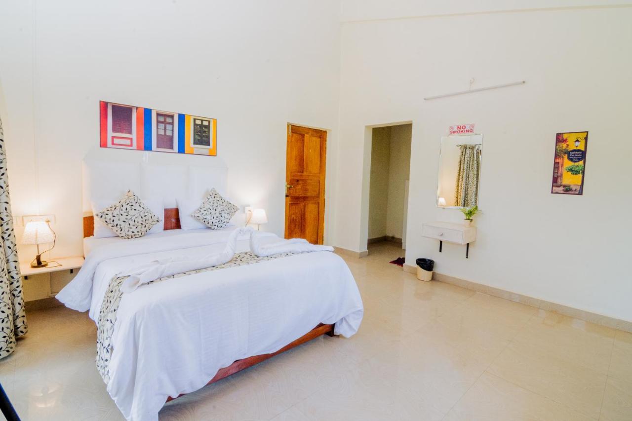 White House In Goa, Truly Amazing Experience Bed and Breakfast Saligao Esterno foto