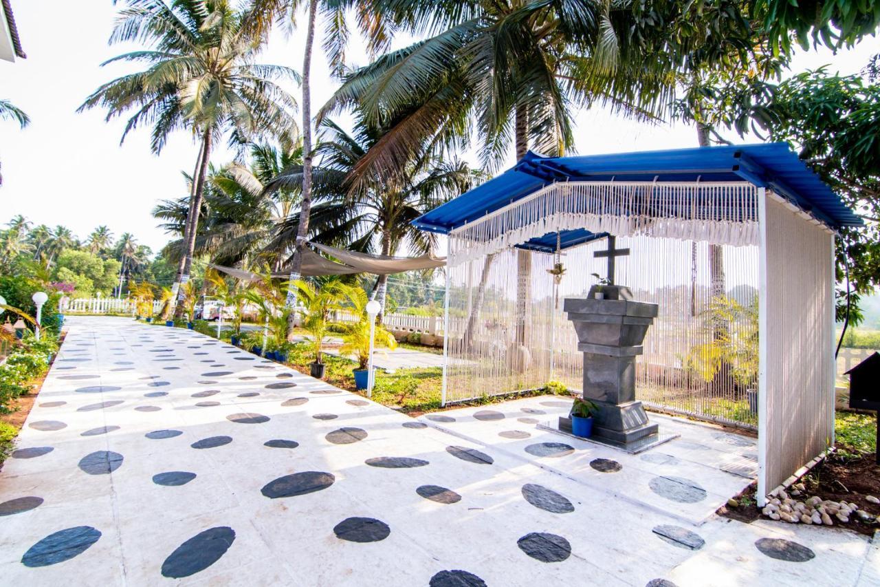 White House In Goa, Truly Amazing Experience Bed and Breakfast Saligao Esterno foto