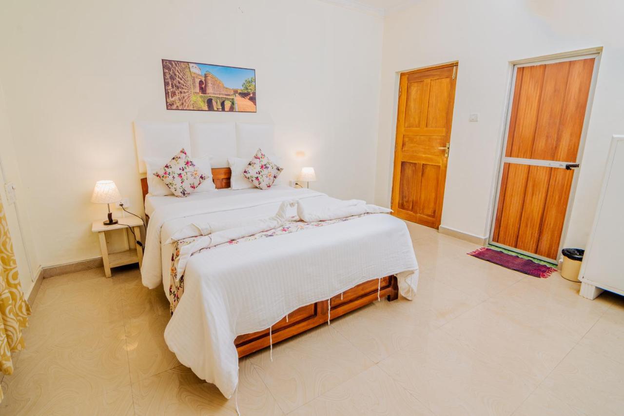 White House In Goa, Truly Amazing Experience Bed and Breakfast Saligao Esterno foto