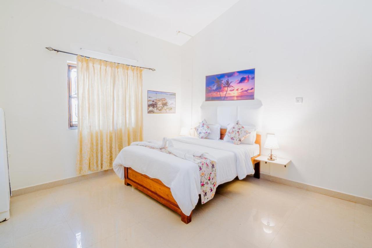 White House In Goa, Truly Amazing Experience Bed and Breakfast Saligao Esterno foto