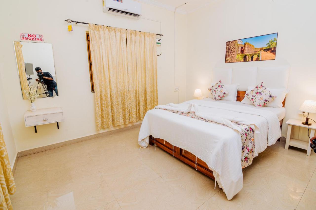White House In Goa, Truly Amazing Experience Bed and Breakfast Saligao Esterno foto