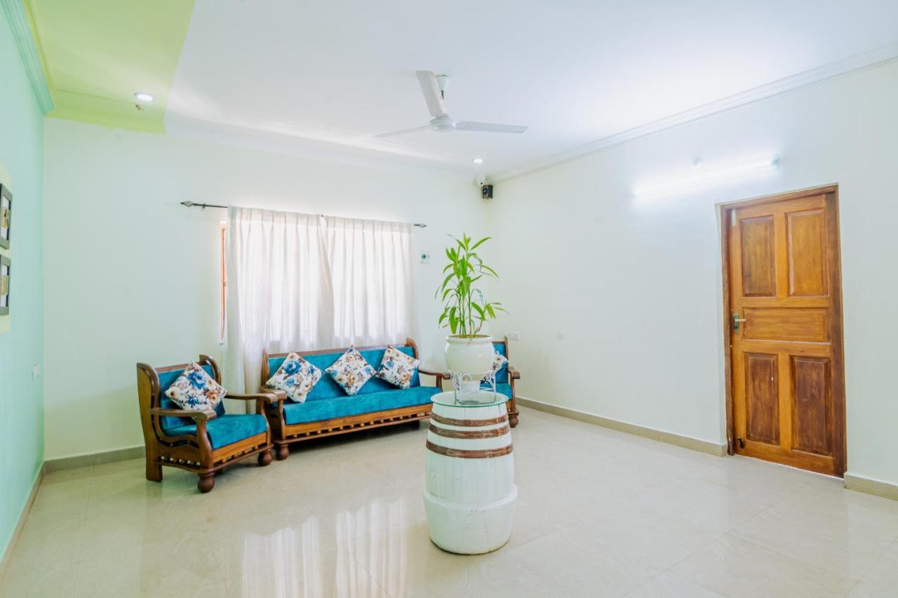 White House In Goa, Truly Amazing Experience Bed and Breakfast Saligao Esterno foto